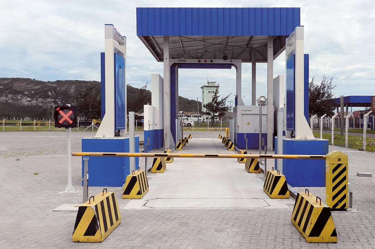 NUCTECH FS6000 Fast-Scan Cargo and Vehicle Inspection System 2