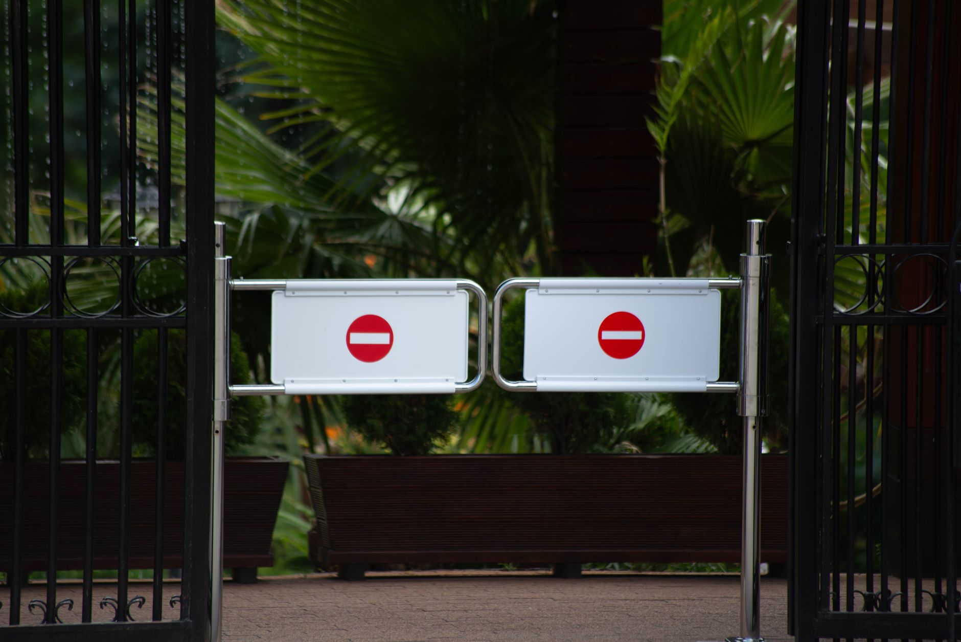 Giải pháp kiểm soát xe vào bệnh viện: Barrier LPR thông minh