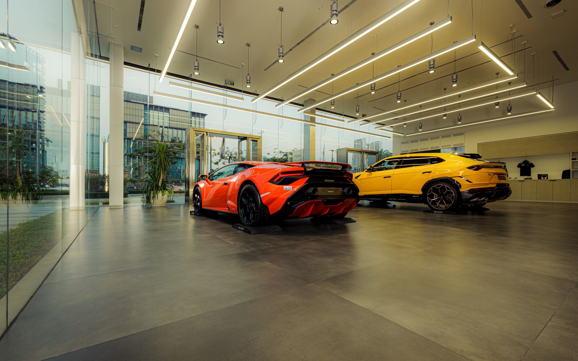 Ứng dụng trong showroom xe sang (BMW, Mercedes, Lexus)