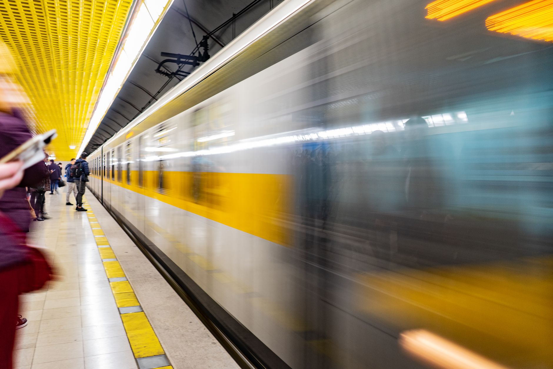 Bảng giá và model giải pháp đếm người metro 2026