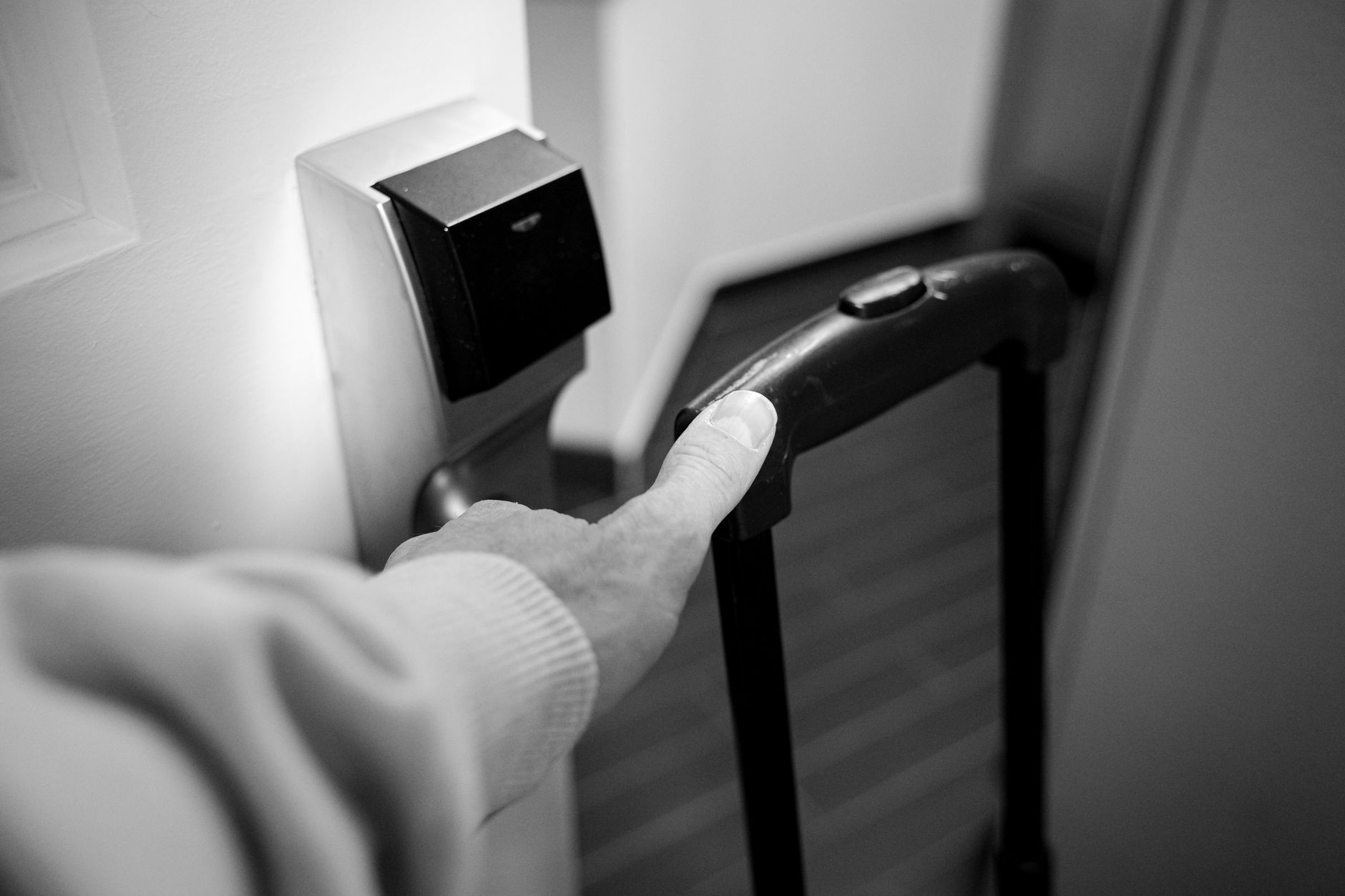1. Thẻ từ RFID cho kiểm soát tầng khách sạn là gì?