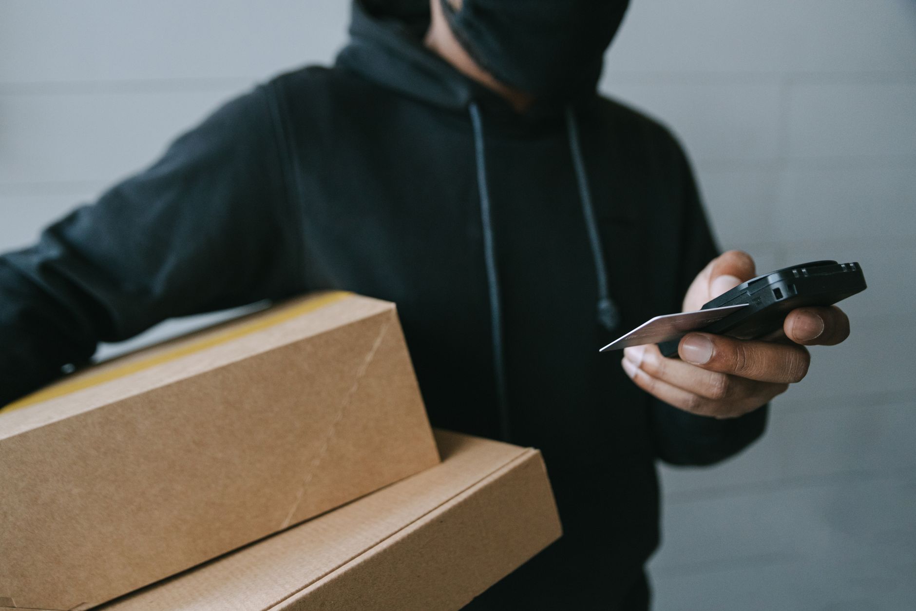 Thẻ từ cho cổng nhà máy là gì? Ai phù hợp?