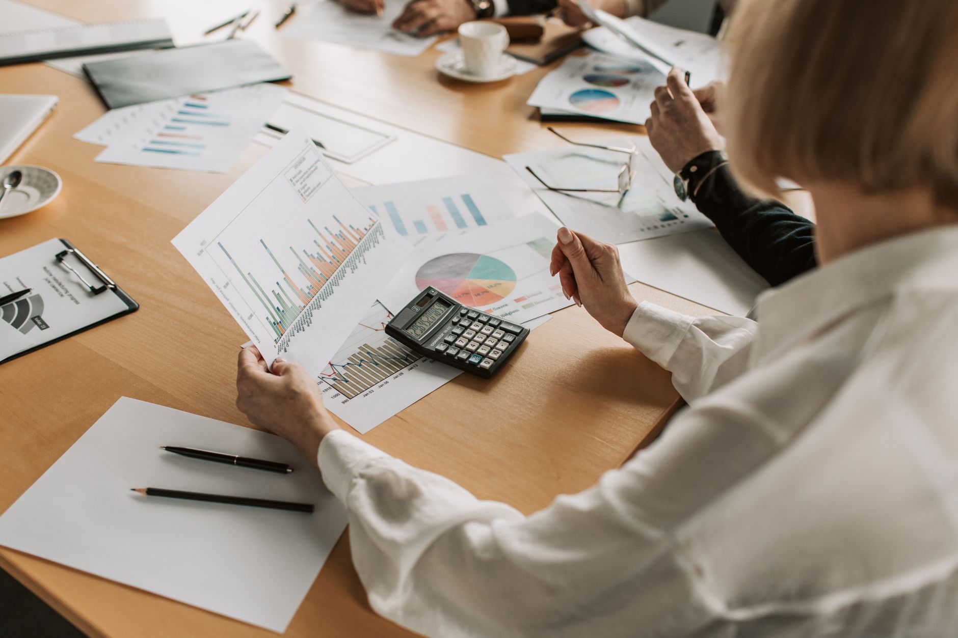 Bảng so sánh: Giải pháp KSRV cho tầng nhân viên khách sạn