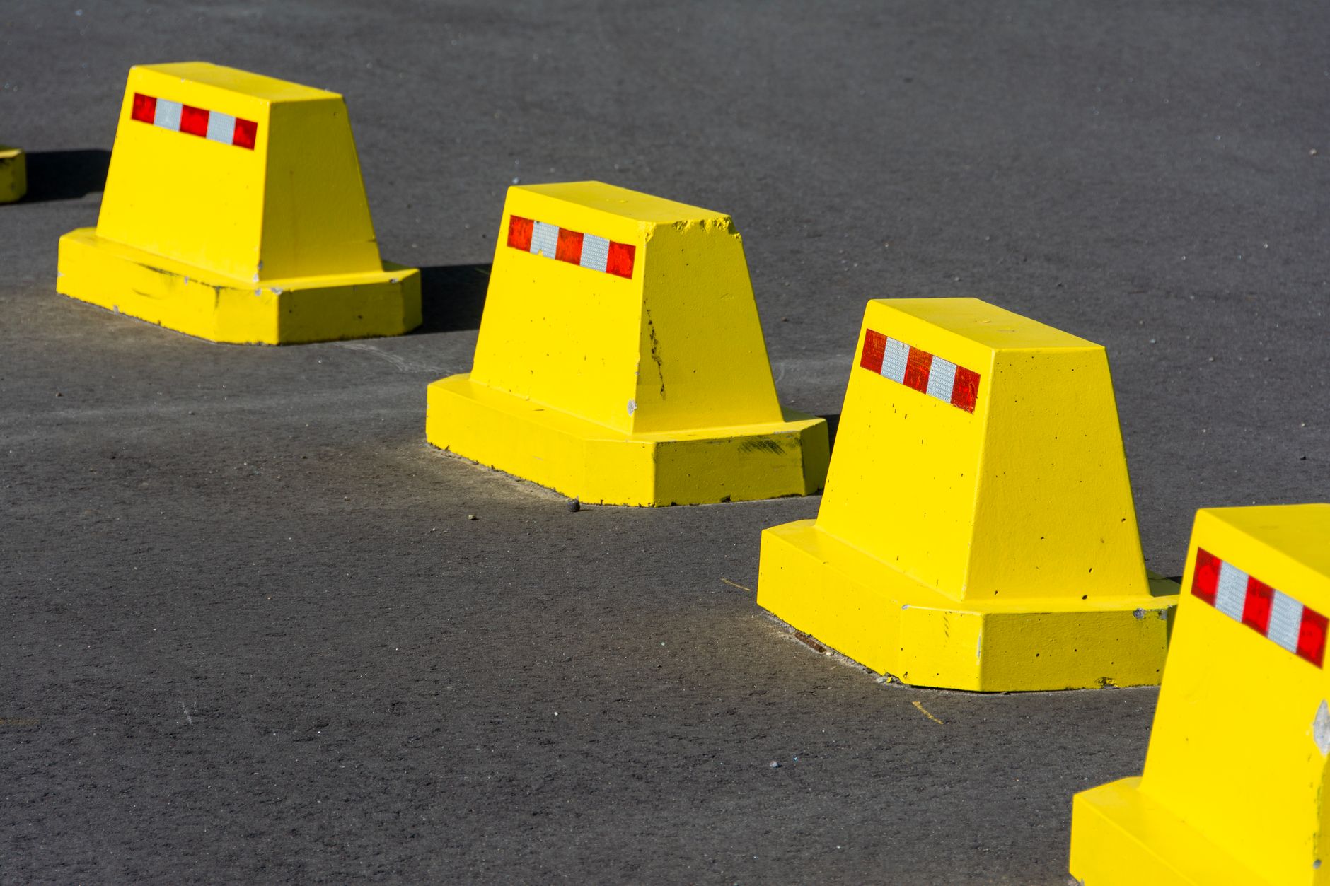 Báo giá lắp đặt barrier khu vui chơi trọn gói 2026