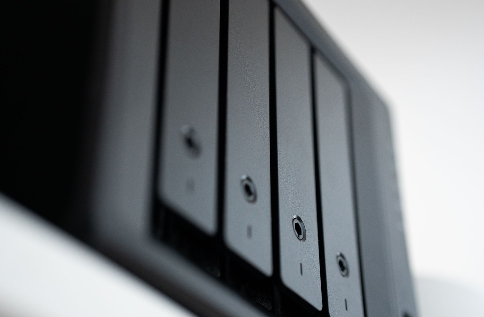 Synology DVA1622 – Hệ thống NVR AI chuyên sâu
