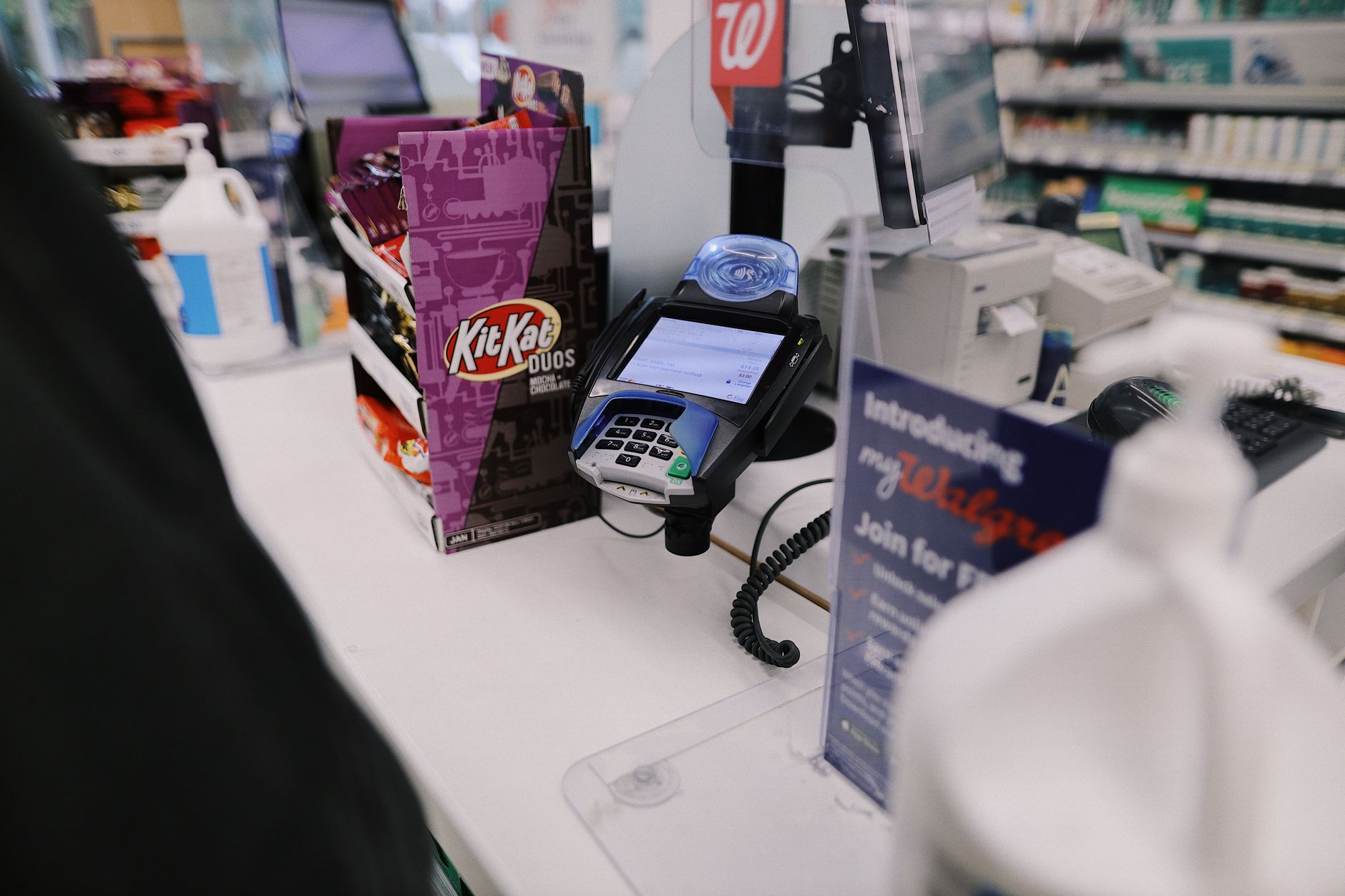 Bảng so sánh chi tiết 3 giải pháp POS nhà thuốc 2026