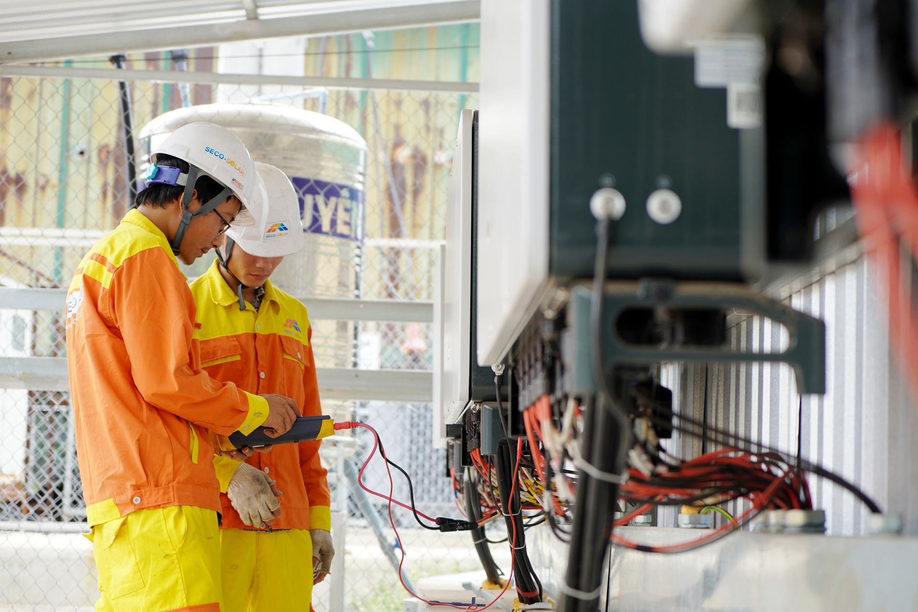 So sánh quản lý thủ công vs RFID cho hàng ký gửi kim hoàn
