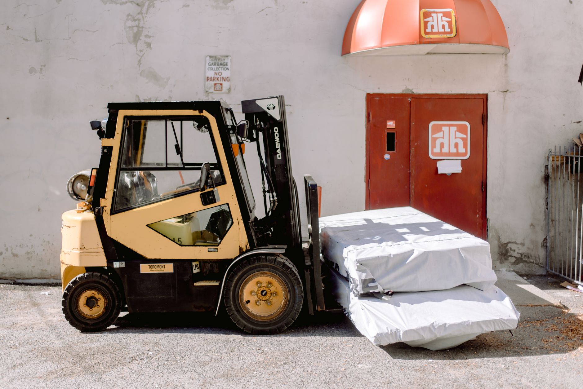 RFID trong logistics và kho hàng: Tối ưu quy trình xuất nhập