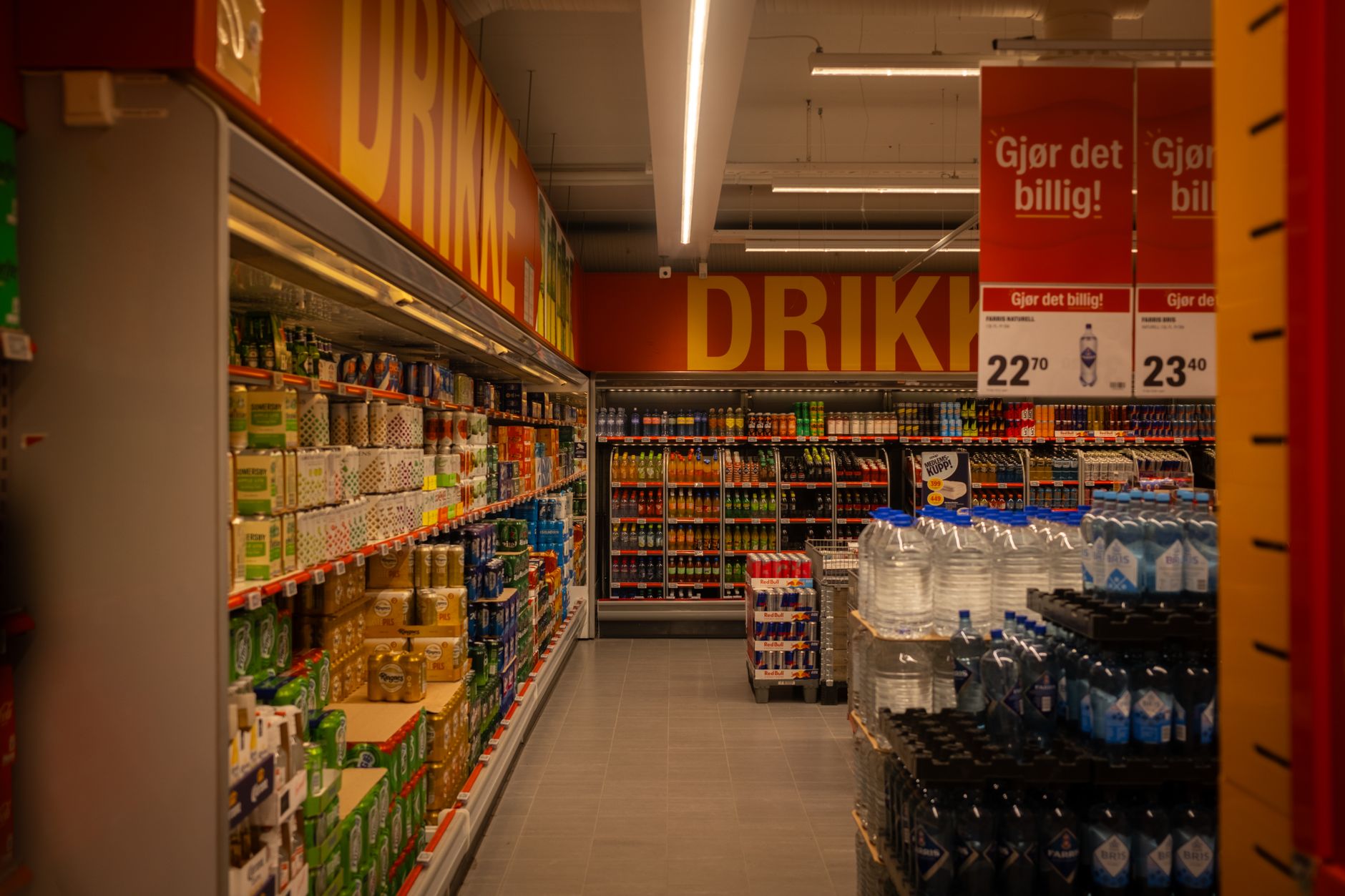 Kệ siêu thị là gì và tại sao bố trí đúng cách lại quan trọng?
