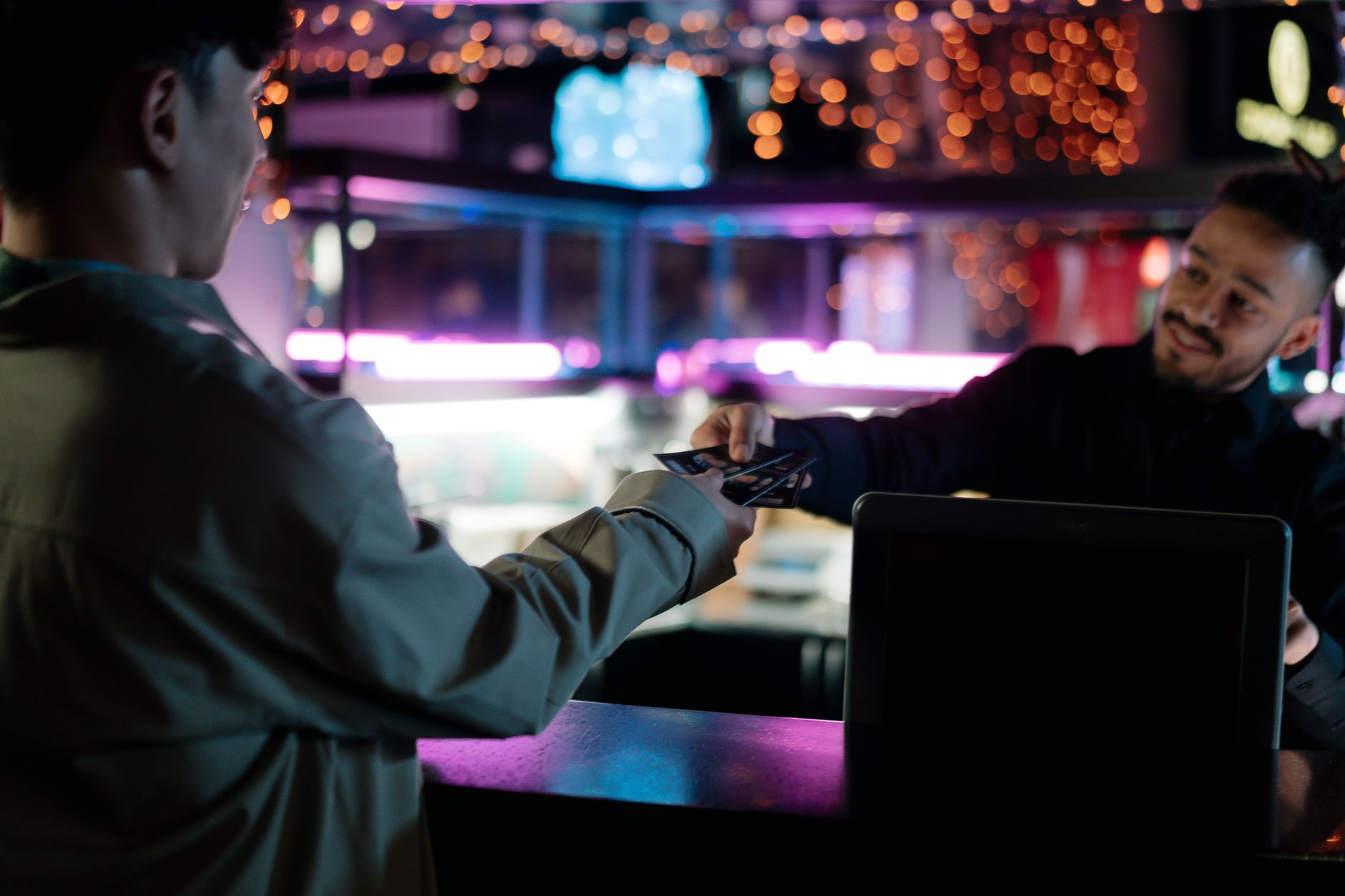 Self-checkout là gì? Phân biệt với thanh toán truyền thống