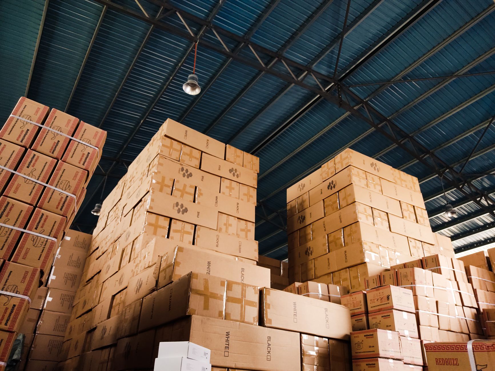 Chi phí thẻ RFID UHF cho kho thành phẩm là bao nhiêu?
