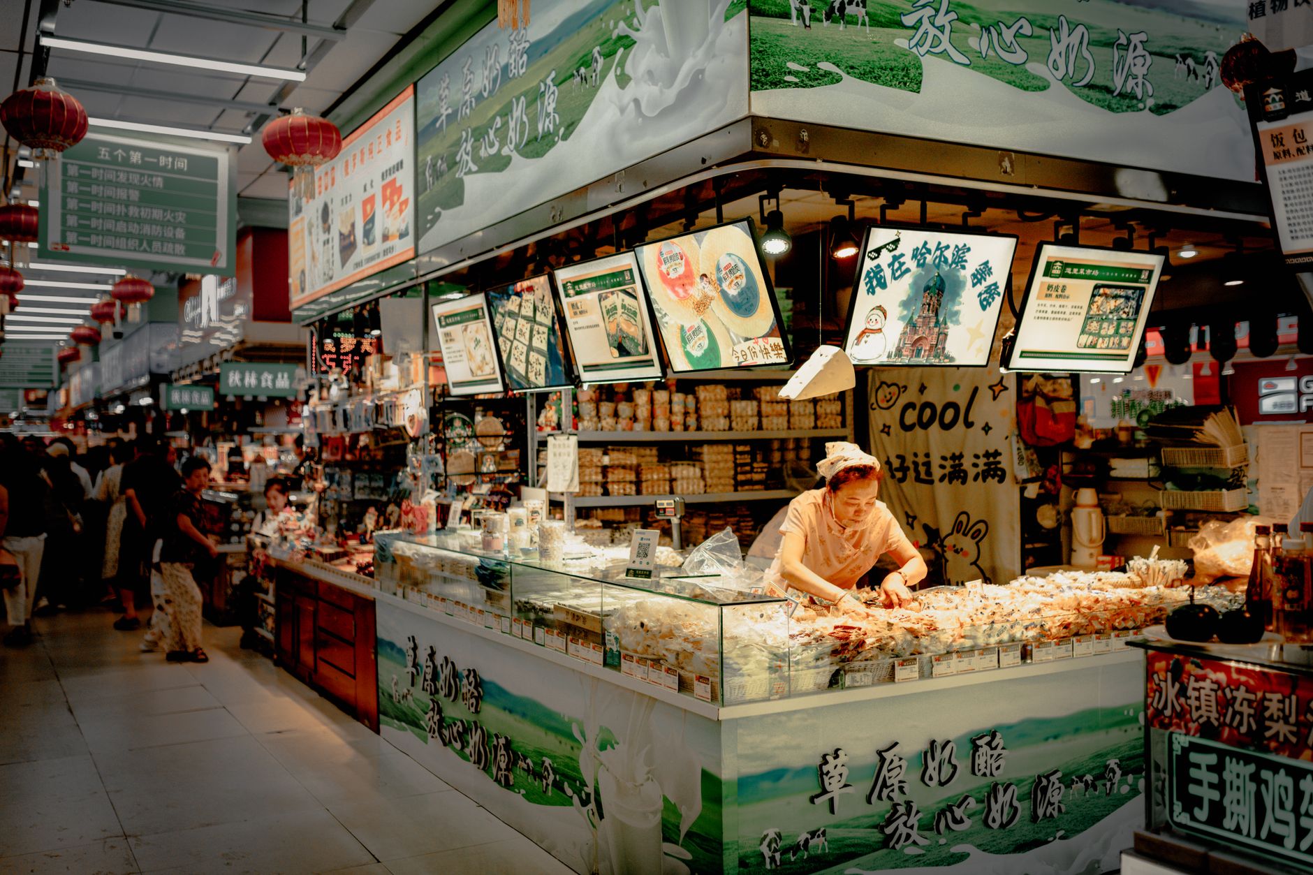 Lợi ích cụ thể khi triển khai kiosk tra cứu trung tâm thương mại
