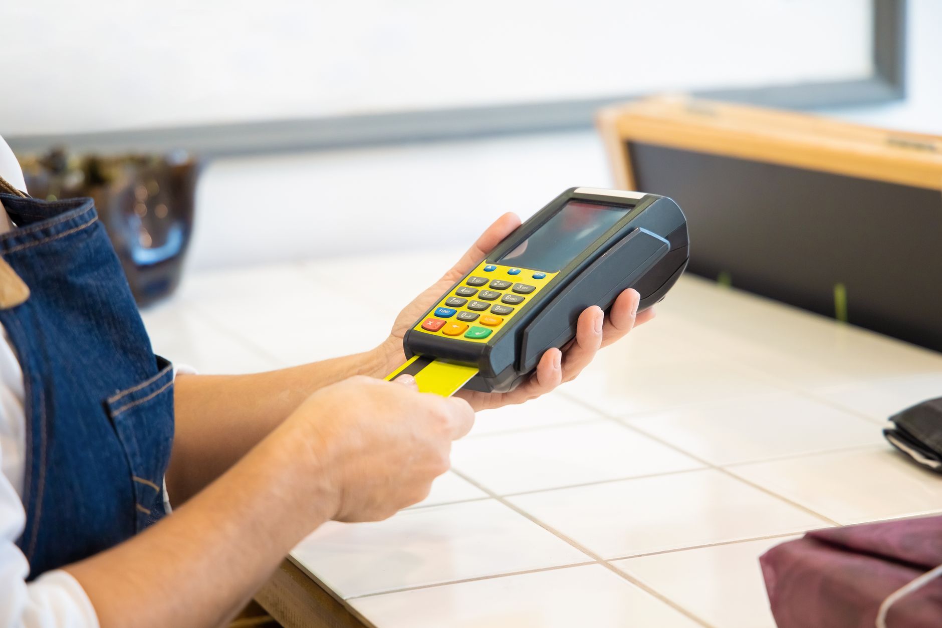 Đầu đọc RFID nào phù hợp cho hiệu vàng?