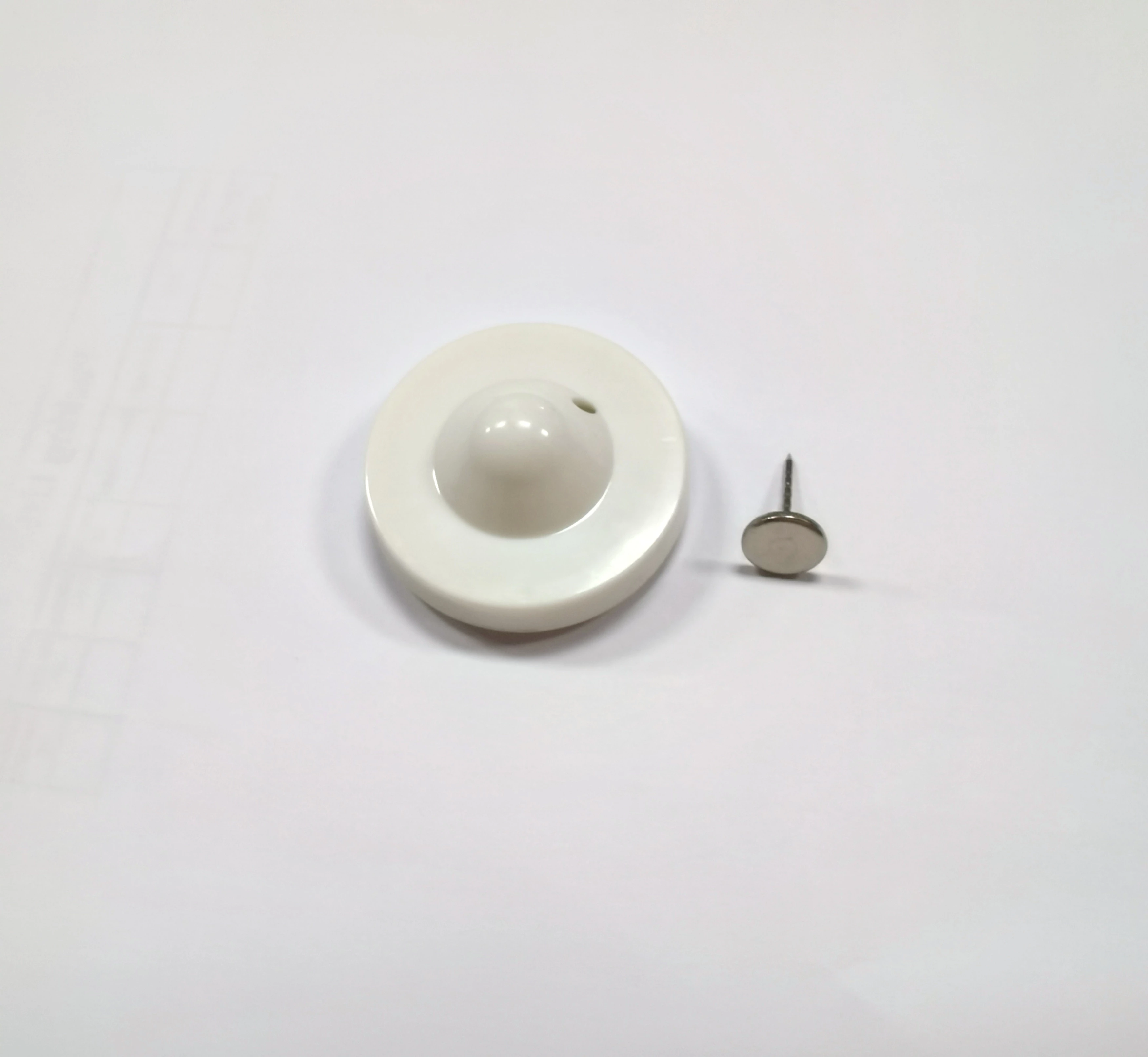 Thẻ cứng chống trộm RF HT008 hình tròn tần số 8.2MHz
