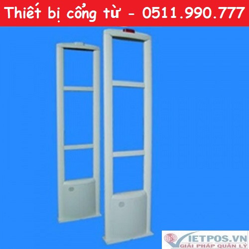 在岘港为时装店安装防盗门