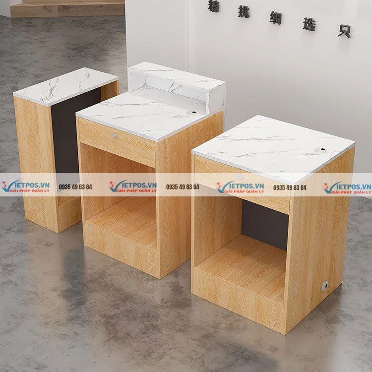 Quầy thu ngân bằng gỗ thu hút và độc đáo 3